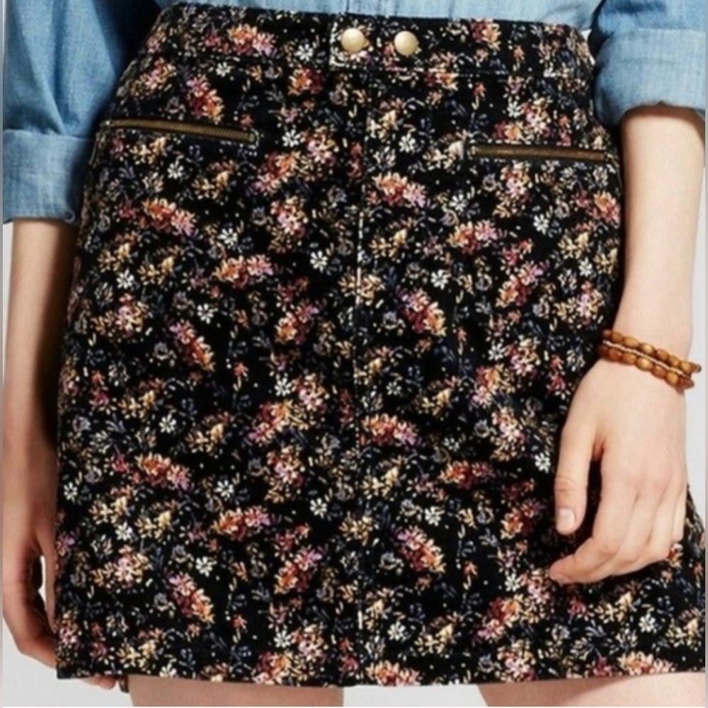 ❌BOGO FREE Mossimo Supply Co. Black Floral Mini Skirt